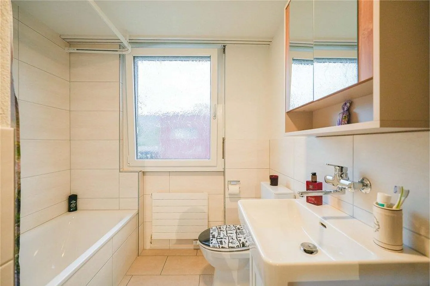 Ben tenuto e conveniente - Appartamento di 4,5 stanze con un giardino accogliente - Foto 5 di 13
