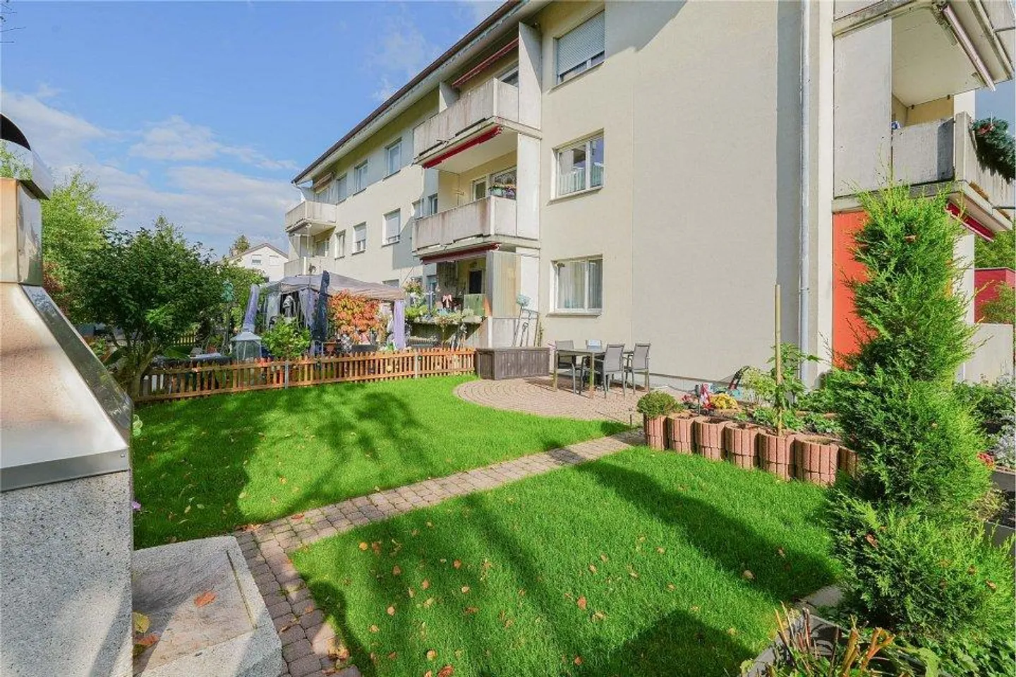 Ben tenuto e conveniente - Appartamento di 4,5 stanze con un giardino accogliente - Foto 2 di 13