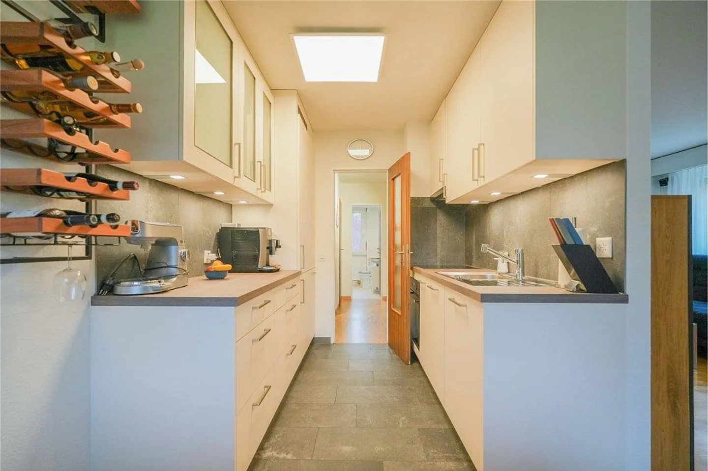 Ben tenuto e conveniente - Appartamento di 4,5 stanze con un giardino accogliente - Foto 3 di 13