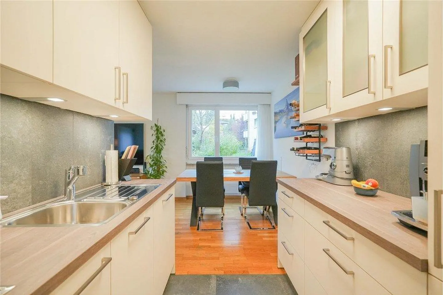 Ben tenuto e conveniente - Appartamento di 4,5 stanze con un giardino accogliente - Foto 7 di 13