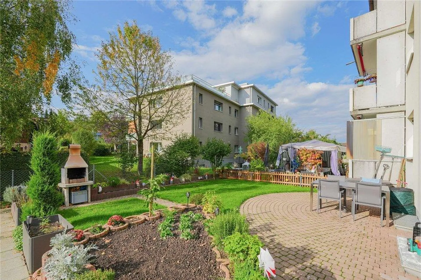 Ben tenuto e conveniente - Appartamento di 4,5 stanze con un giardino accogliente - Foto 10 di 13
