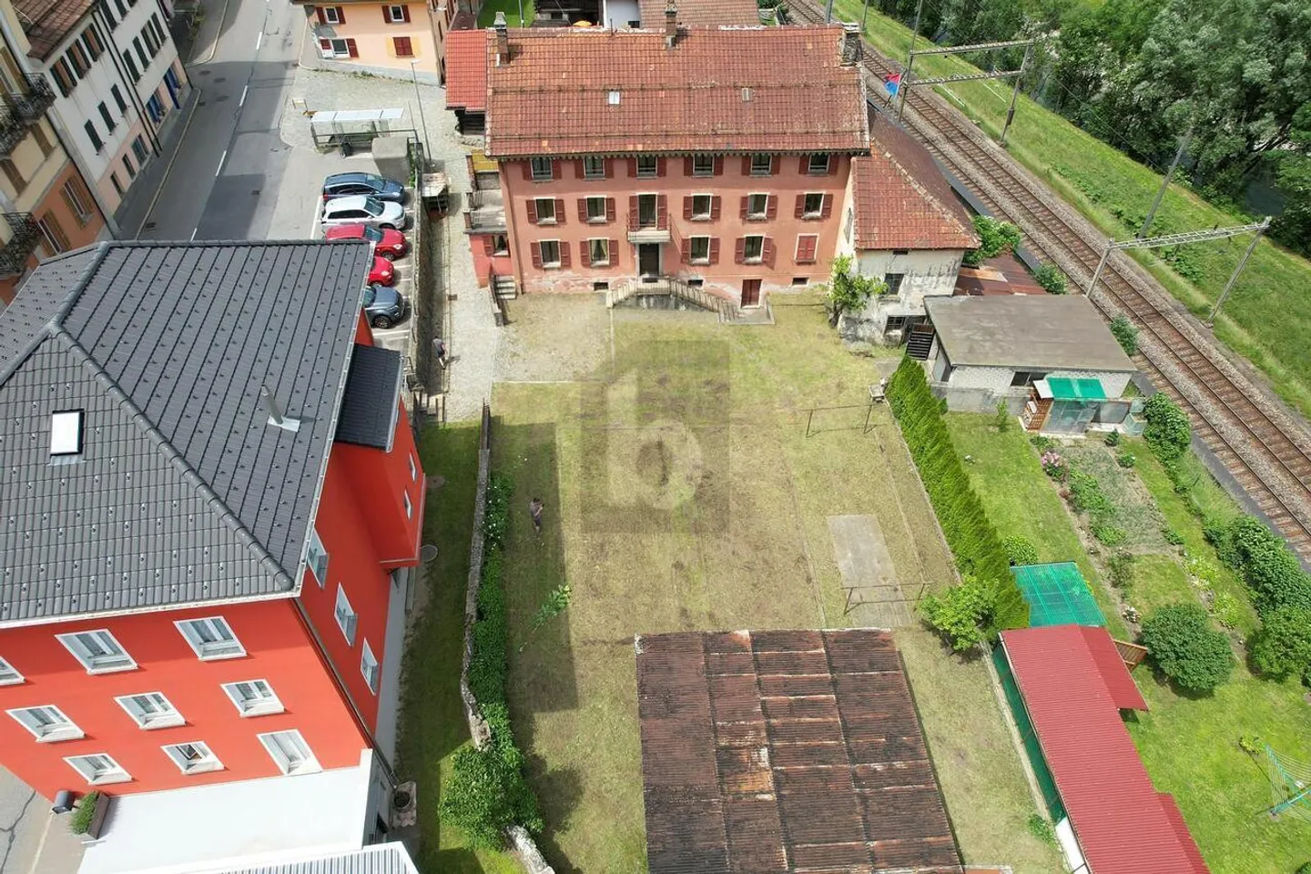 GERÄUMIGES HAUS MIT GROSSEN GARTEN ZU RENOVIEREN - Foto 1 von 6