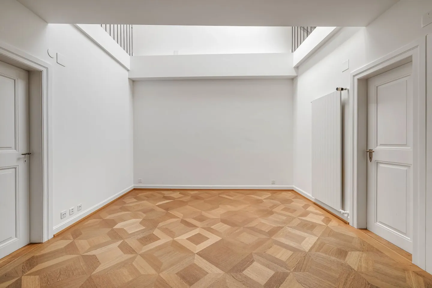 Il fascino del vecchio edificio al suo meglio - Appartamento mansardato su due livelli con parcheggio incluso - Foto 9 di 13