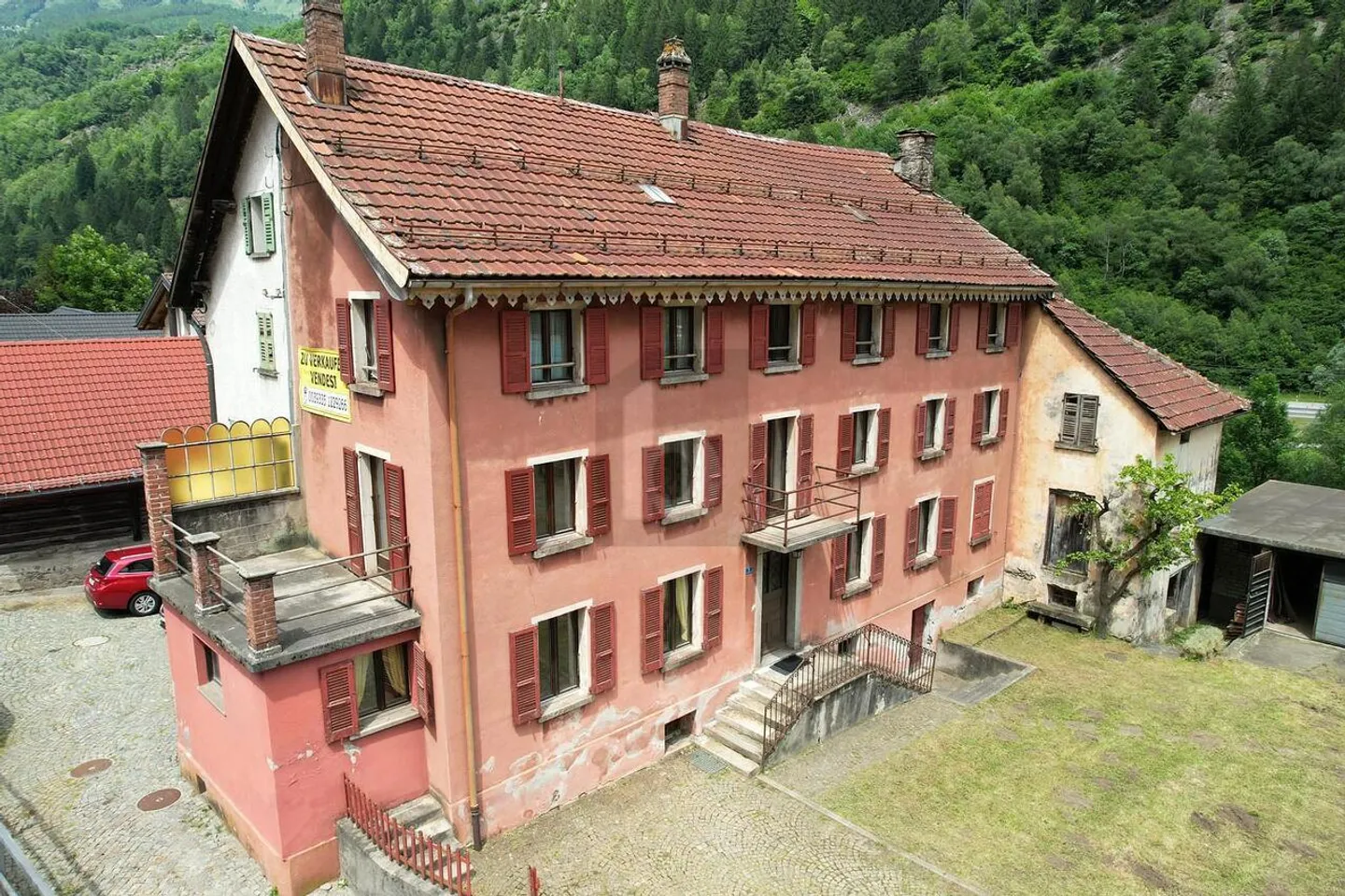 GERÄUMIGES HAUS MIT GROSSEN GARTEN ZU RENOVIEREN - Foto 3 von 6