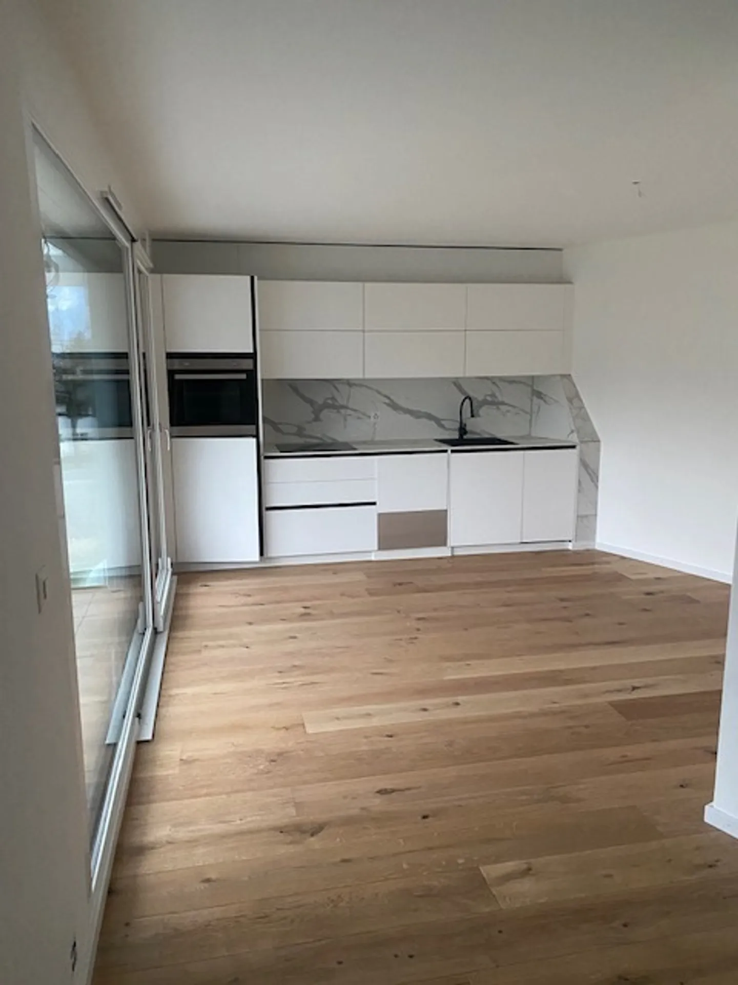 In affitto - Studio luminoso in un contesto verde, altezze di Vevey - Foto 1 di 2