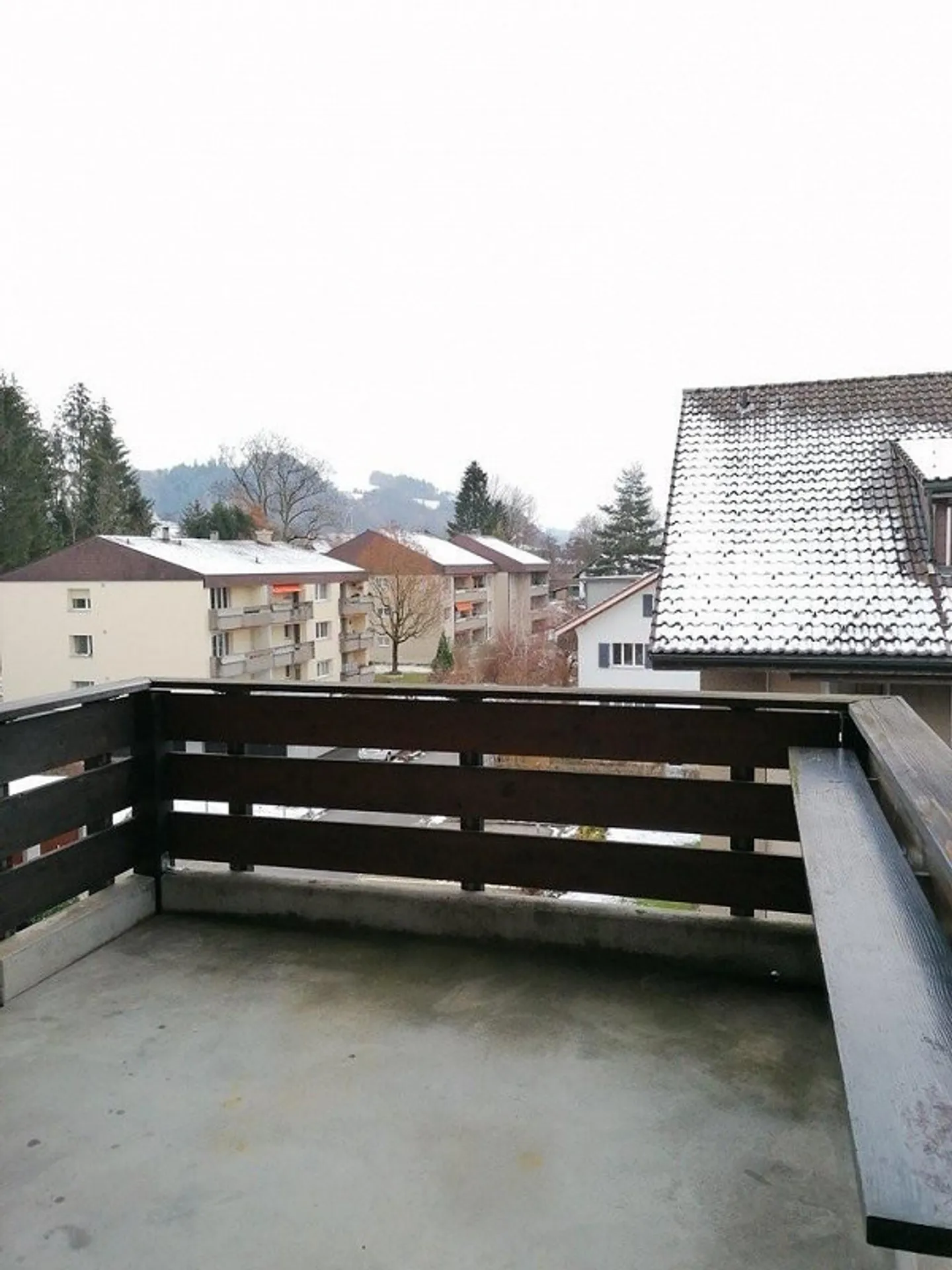 Cozy Attic Apartment with Fireplace - Photo 9 of 10