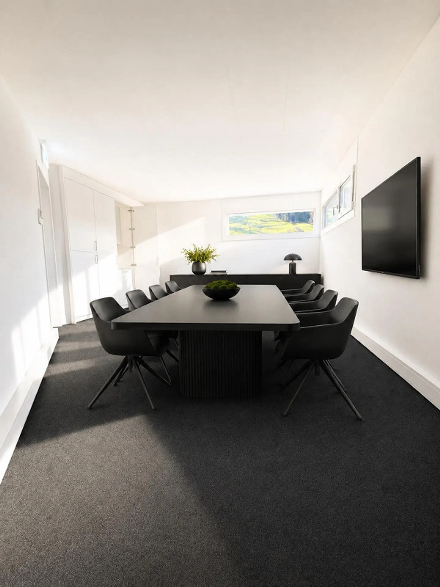 Your competition is looking for offices. You secure an address - Photo 8 of 8