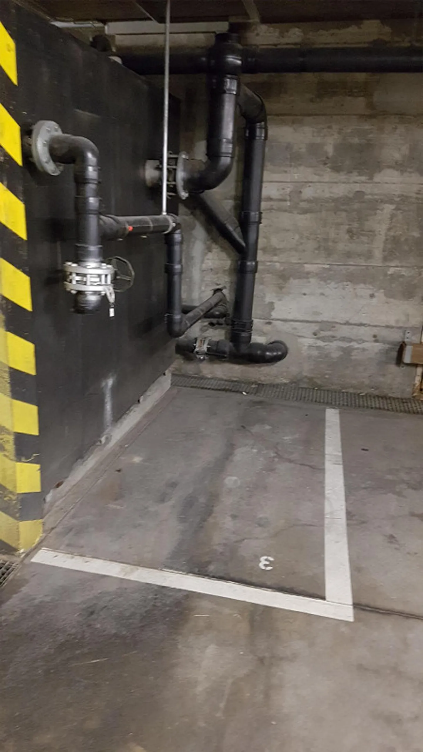 Motorrad Einstellhallenplatz Bireggstrasse (Neubad) - Foto 2 von 2