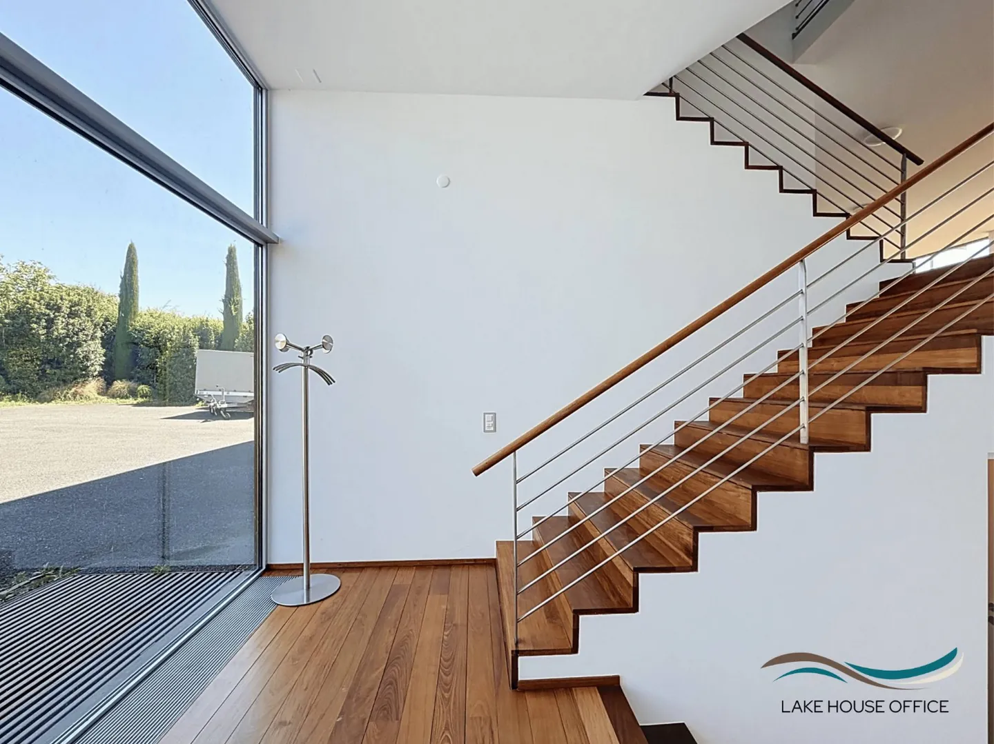 EXCLUSIVE - LAKE House OFFICE: Magnificent Building - Photo 4 of 10