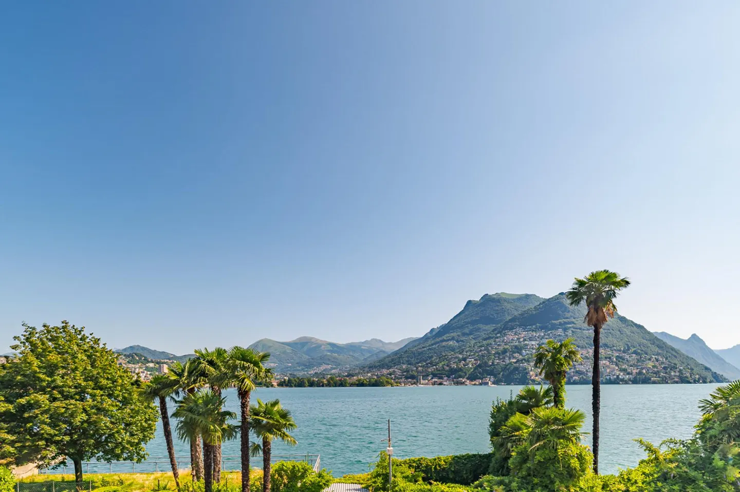 APPARTEMENT EN ATTIQUE AVEC VUE SUR LE LAC À PARADISO MEUBLÉ - Photo 1 sur 12