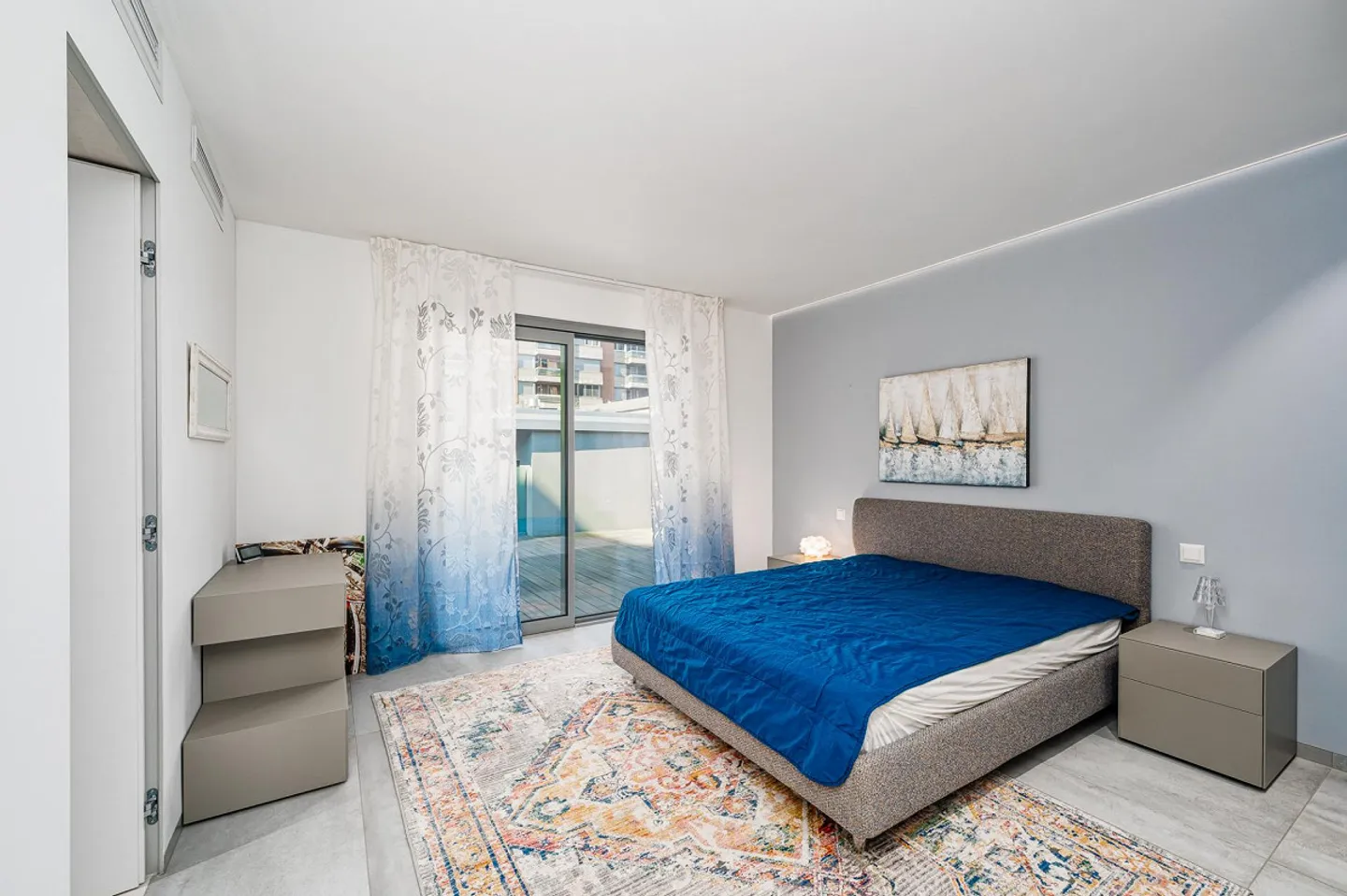 APPARTEMENT EN ATTIQUE AVEC VUE SUR LE LAC À PARADISO MEUBLÉ - Photo 2 sur 12