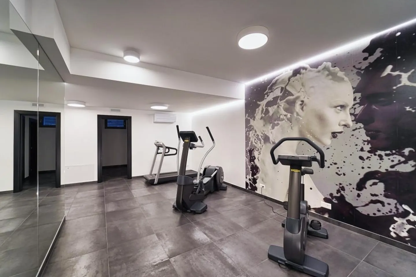 APPARTEMENT EN ATTIQUE AVEC VUE SUR LE LAC À PARADISO MEUBLÉ - Photo 4 sur 12