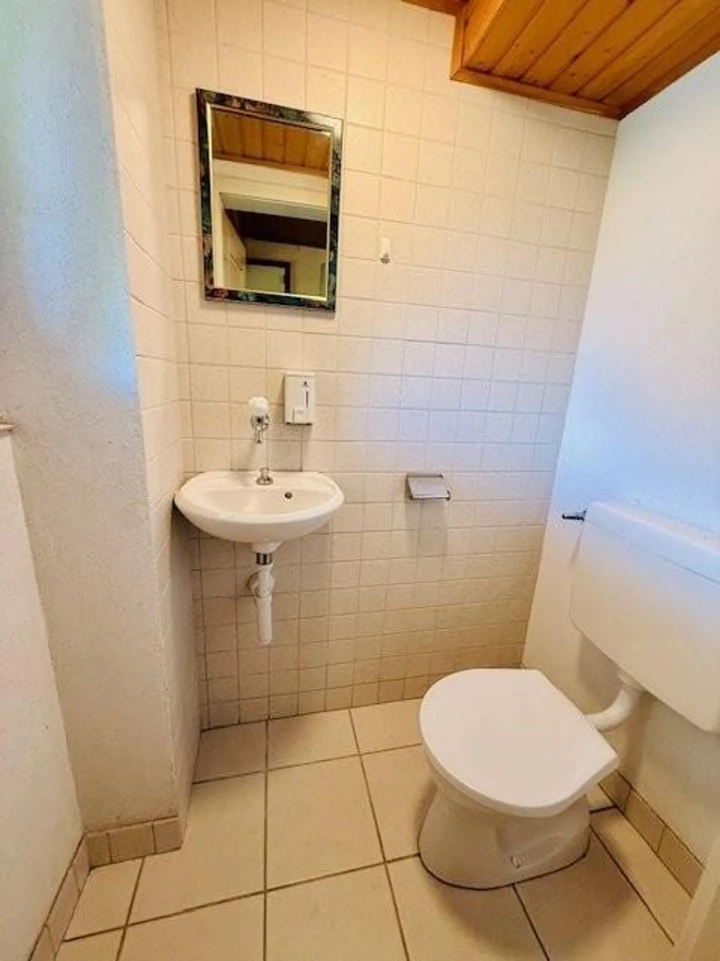 Bright Office / Single Room on the 1st Floor - Central in Jegenstorf - Photo 4 of 4