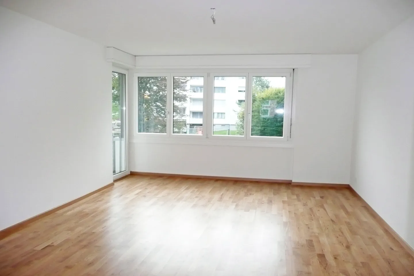 4-Genial Apartment in Beautiful Location - Photo 2 of 6