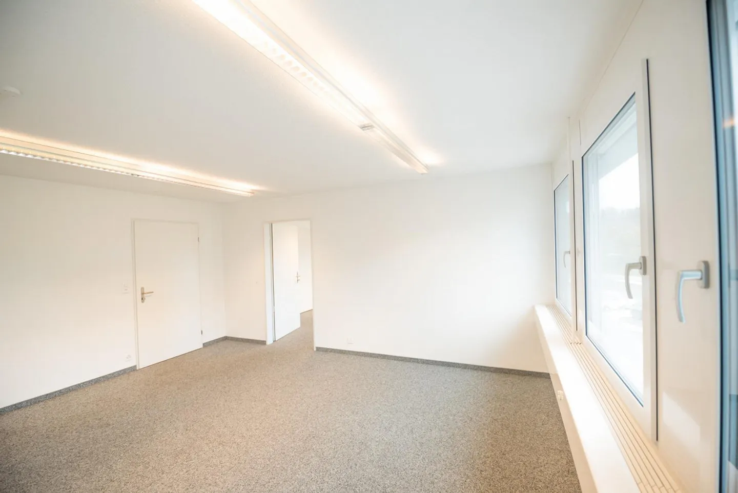 Attractive commercial spaces in a central location in Littau for rent - Photo 2 of 3