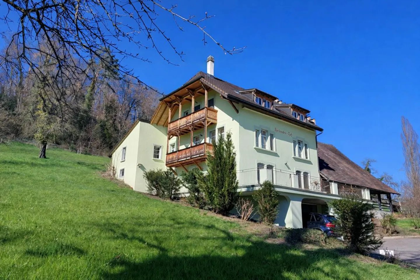 Chalet mit Seezugang in Weggis - Foto 1 von 8