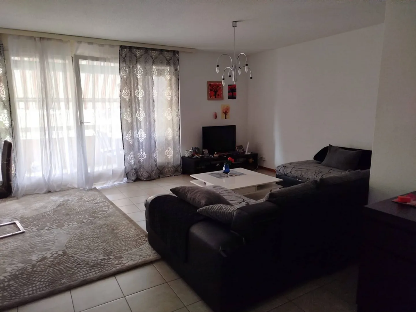 Beautiful 3.5-room apartment available from 01.09.2026 - Photo 2 of 4