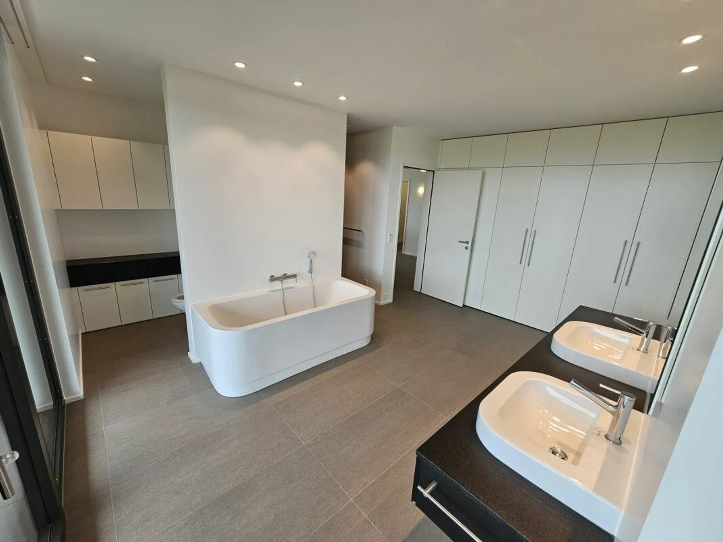 Appartamento lussuoso di 4,5 stanze con standard di finitura eccezionale - Foto 11 di 28