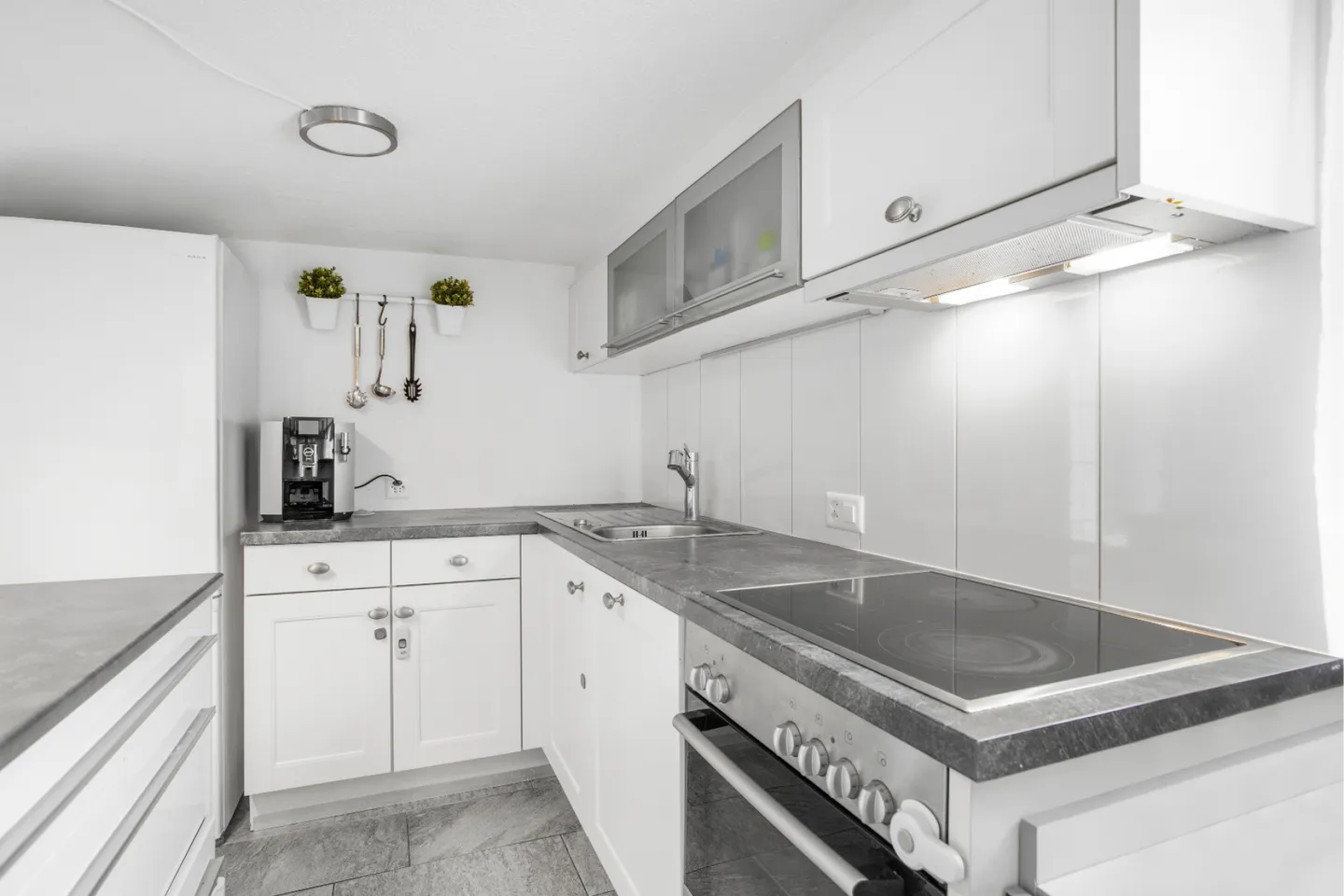 Casa unifamiliare ristrutturata con giardino - Foto 4 di 13