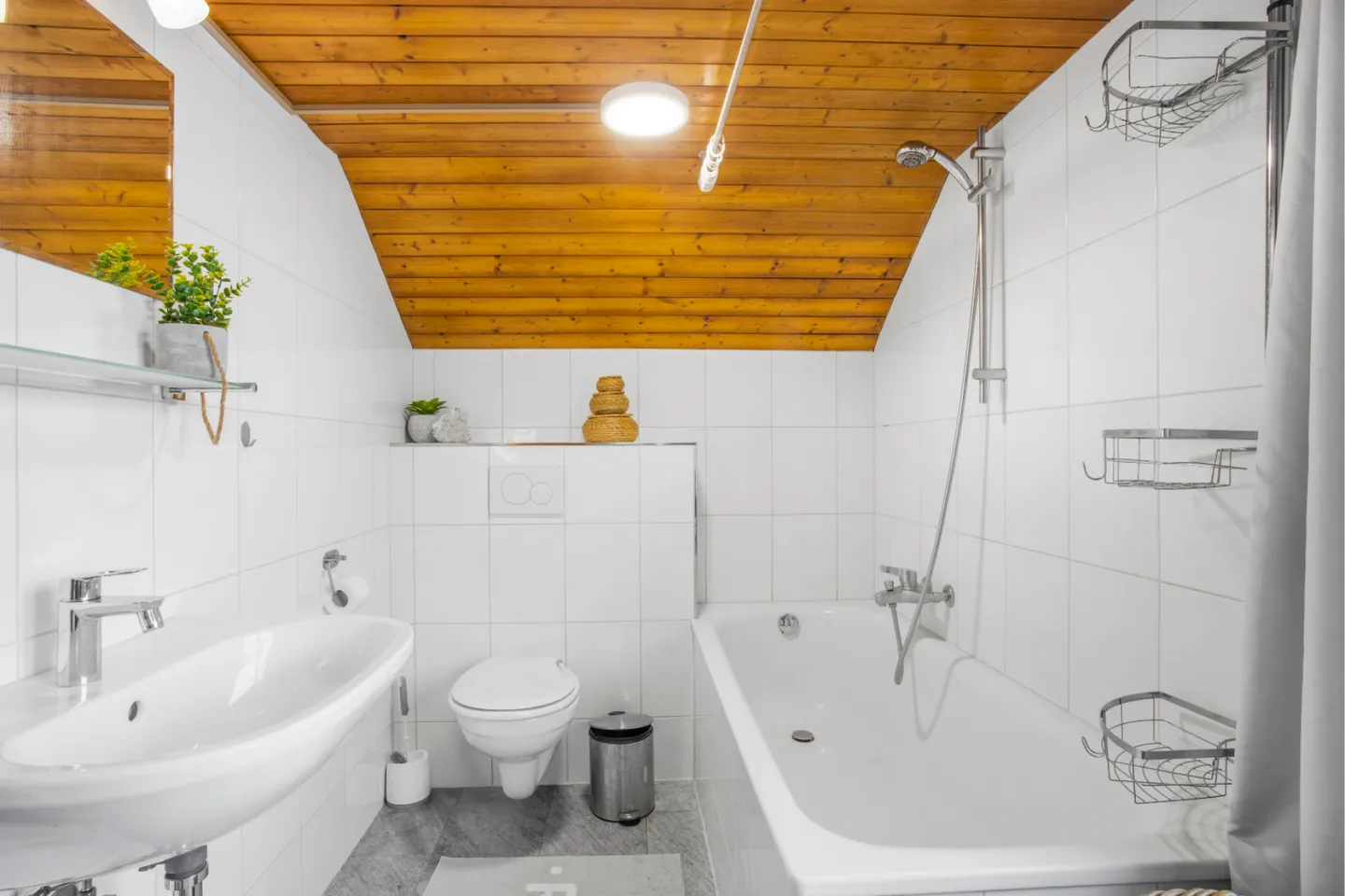 Casa unifamiliare ristrutturata con giardino - Foto 6 di 13