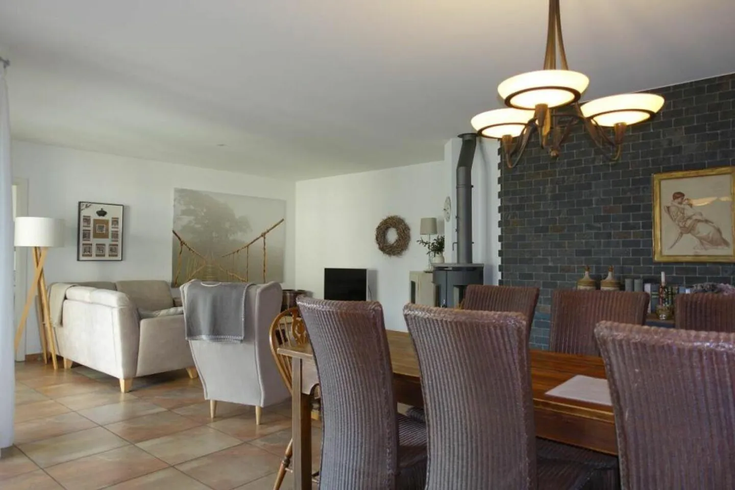 Appartement en copropriété de 4,5 pièces avec deux balcons et place de parking souterrain - Photo 1 sur 19