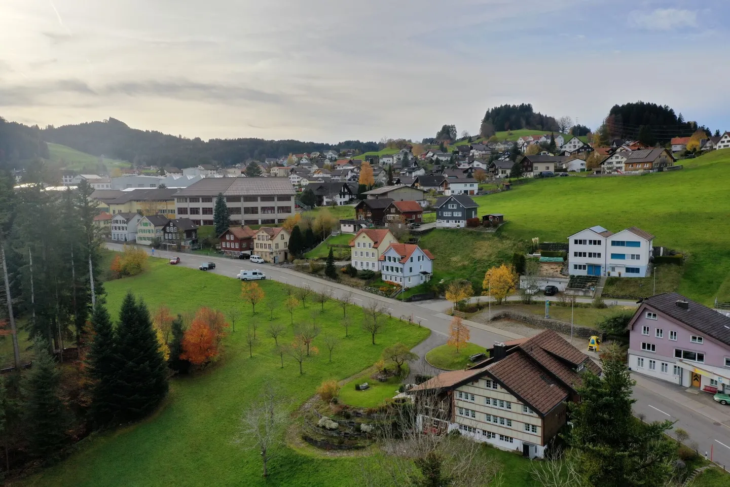 Casa unifamiliare ristrutturata con giardino - Foto 10 di 13