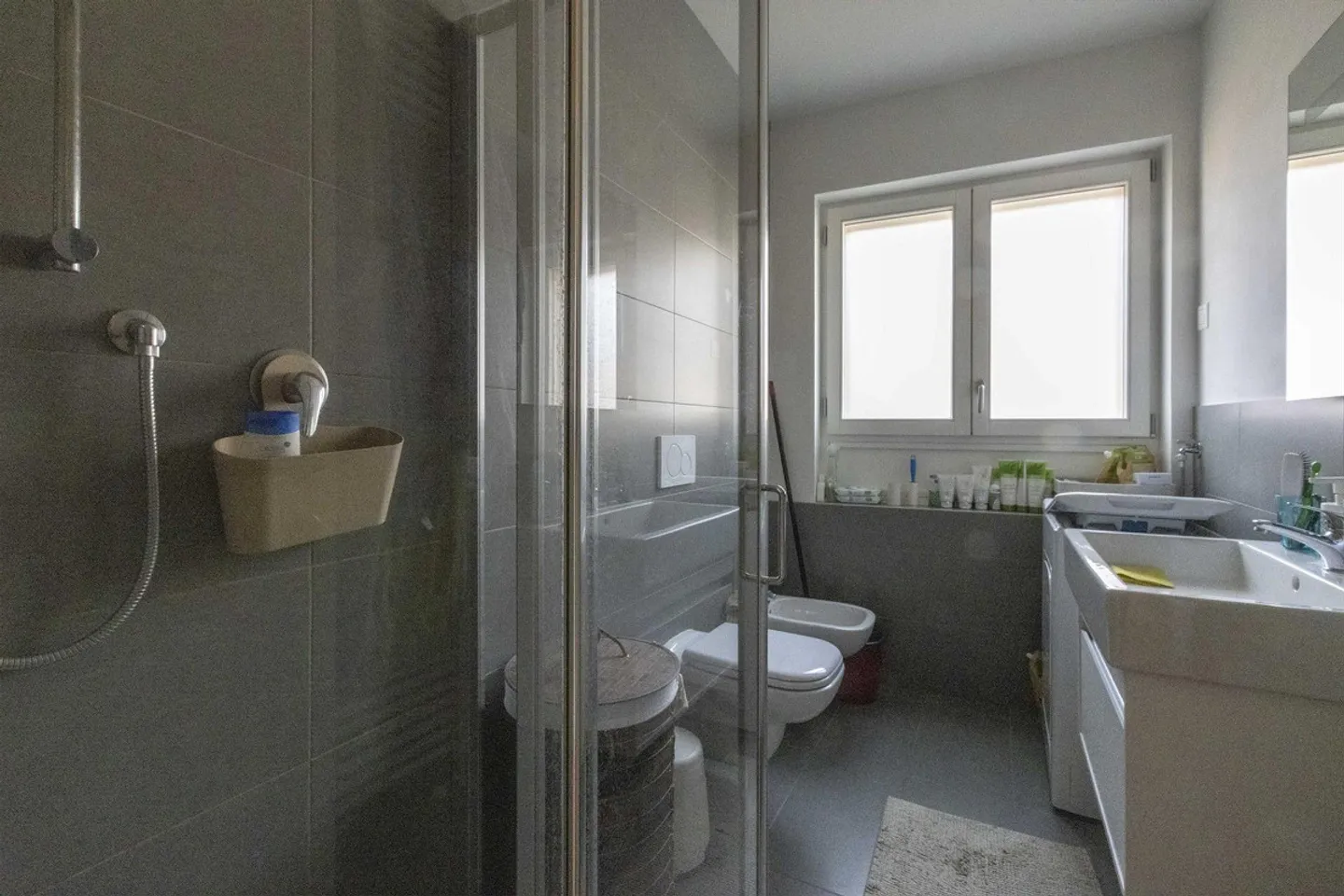 MODERN AND BRIGHT 3.5 ROOMS IN NEW RESIDENCE IN RANCATE - Photo 7 of 9