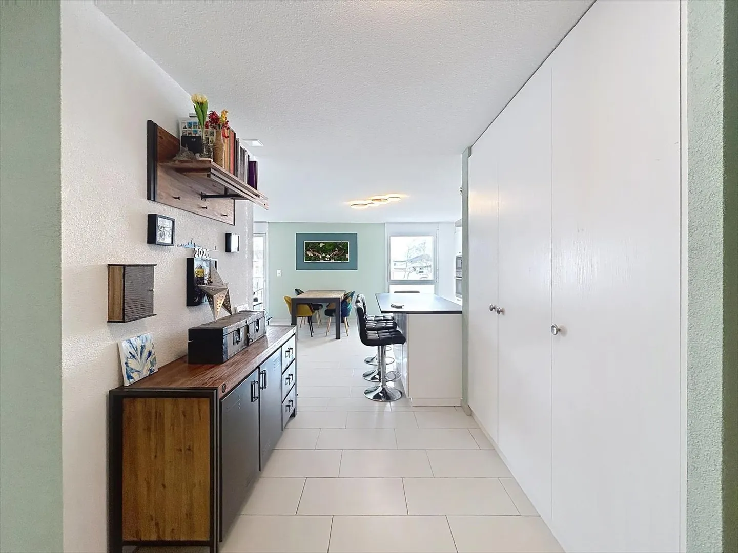 Spacieux et lumineux 4.5 pièces idéalement situé - Photo 4 sur 13