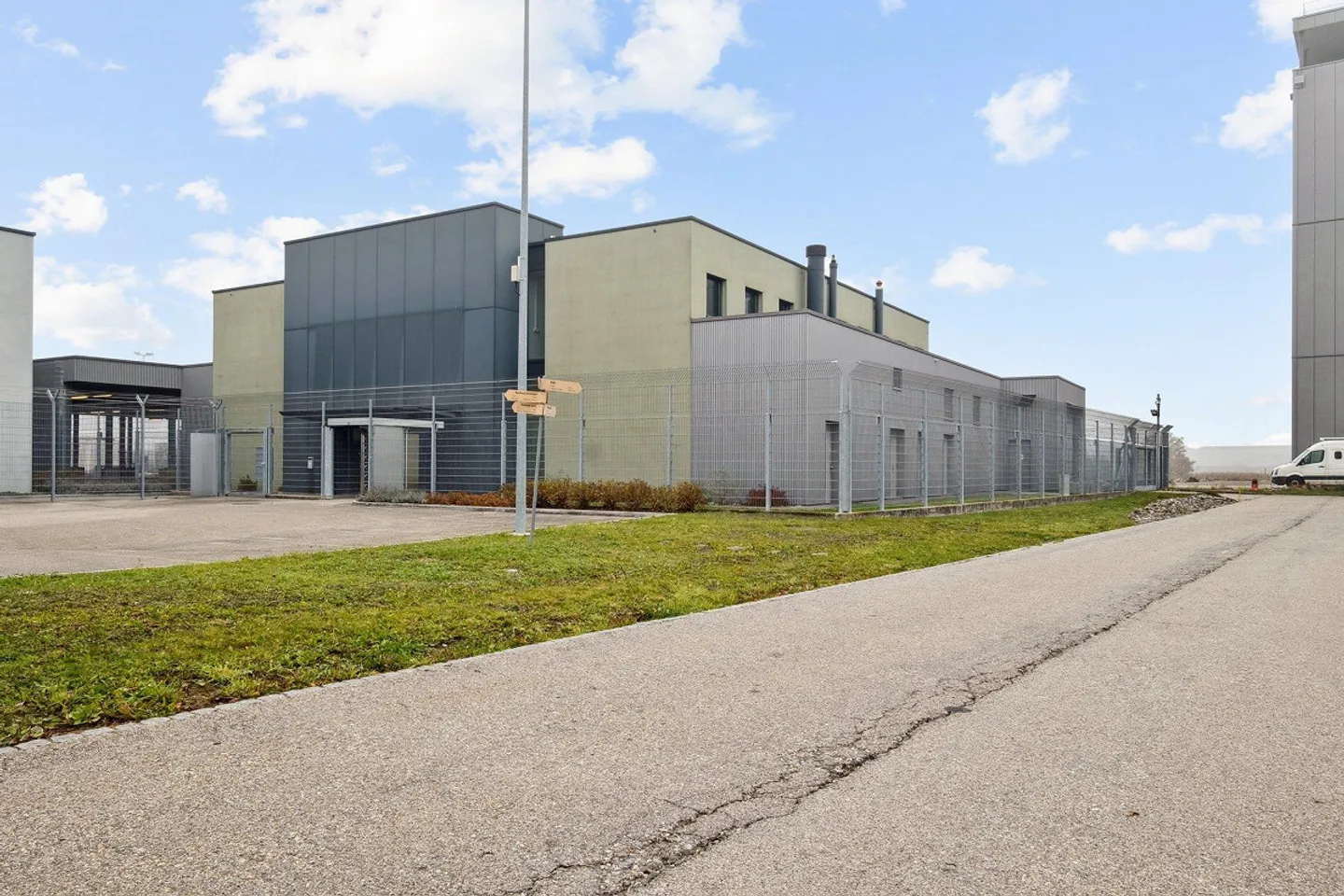 Gewerbeflächen mit vielseitiger Nutzungsmöglichkeit - An zentraler ... - Foto 1 von 12