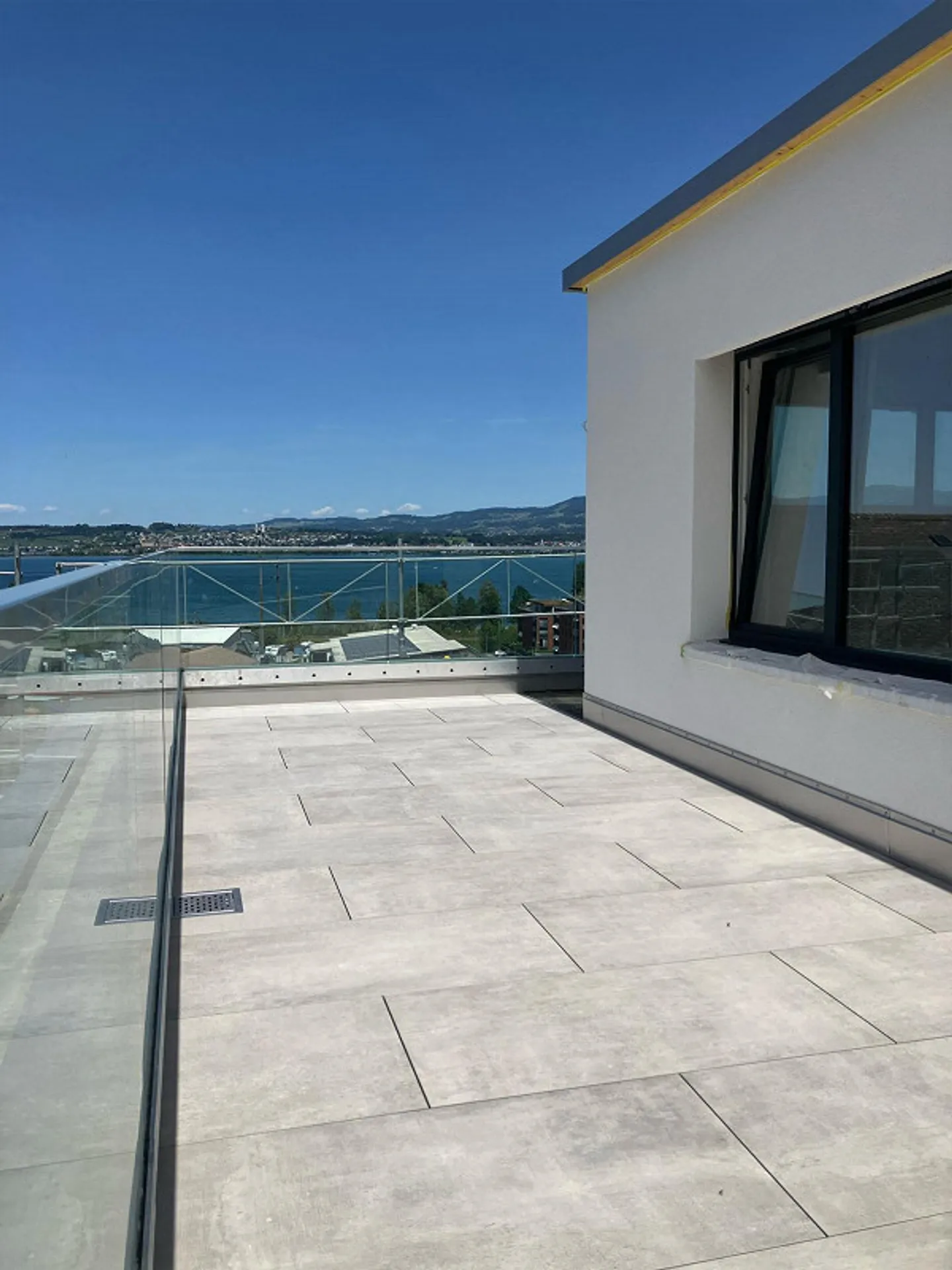 Exklusive Businesswohnung mit Aussicht - Foto 1 von 3