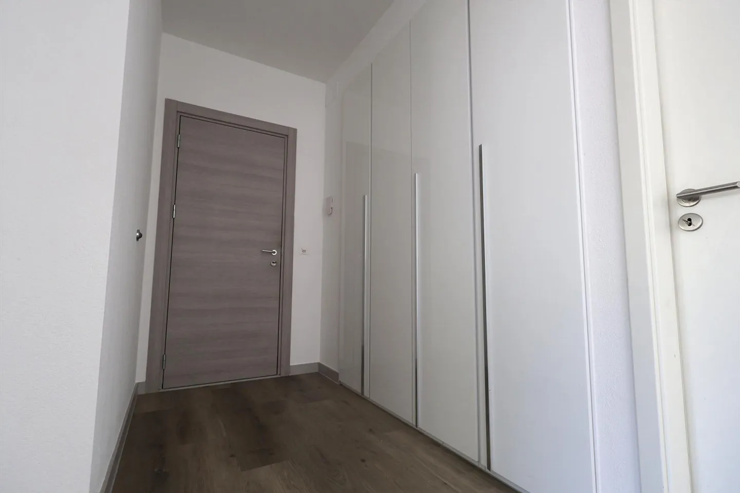 UP TO 3 MONTHS FREE - Renovated 4.5 Room Apartment in Balerna - Photo 3 of 11