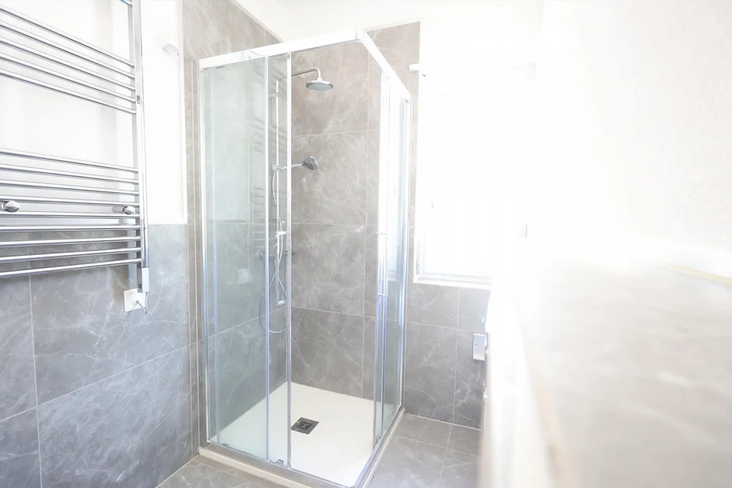 UP TO 3 MONTHS FREE - Renovated 4.5 Room Apartment in Balerna - Photo 9 of 11
