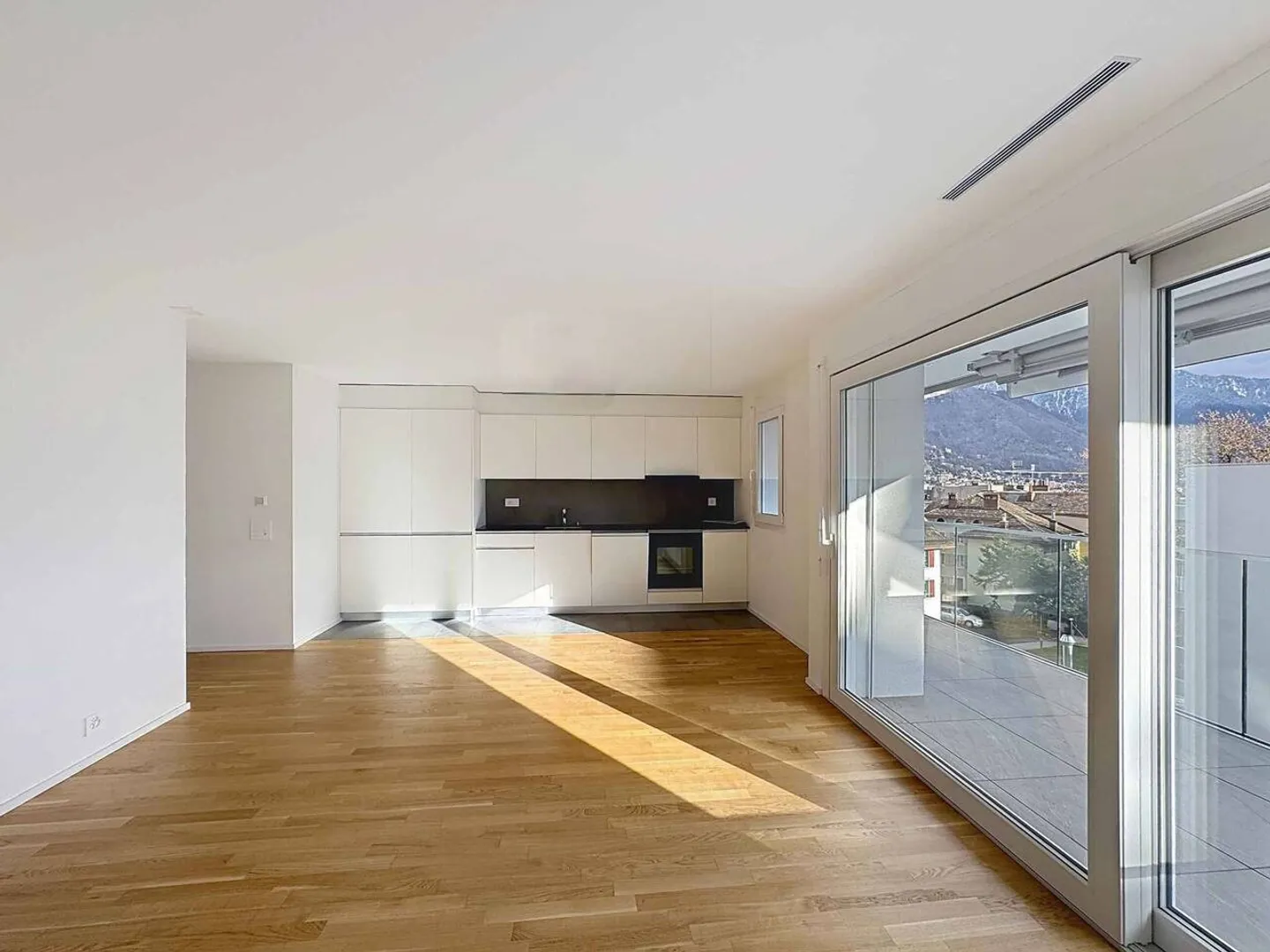 Sehr schöne 3,5-Zimmer-Wohnung mit großem Balkon im 3. Stock - Foto 4 von 12