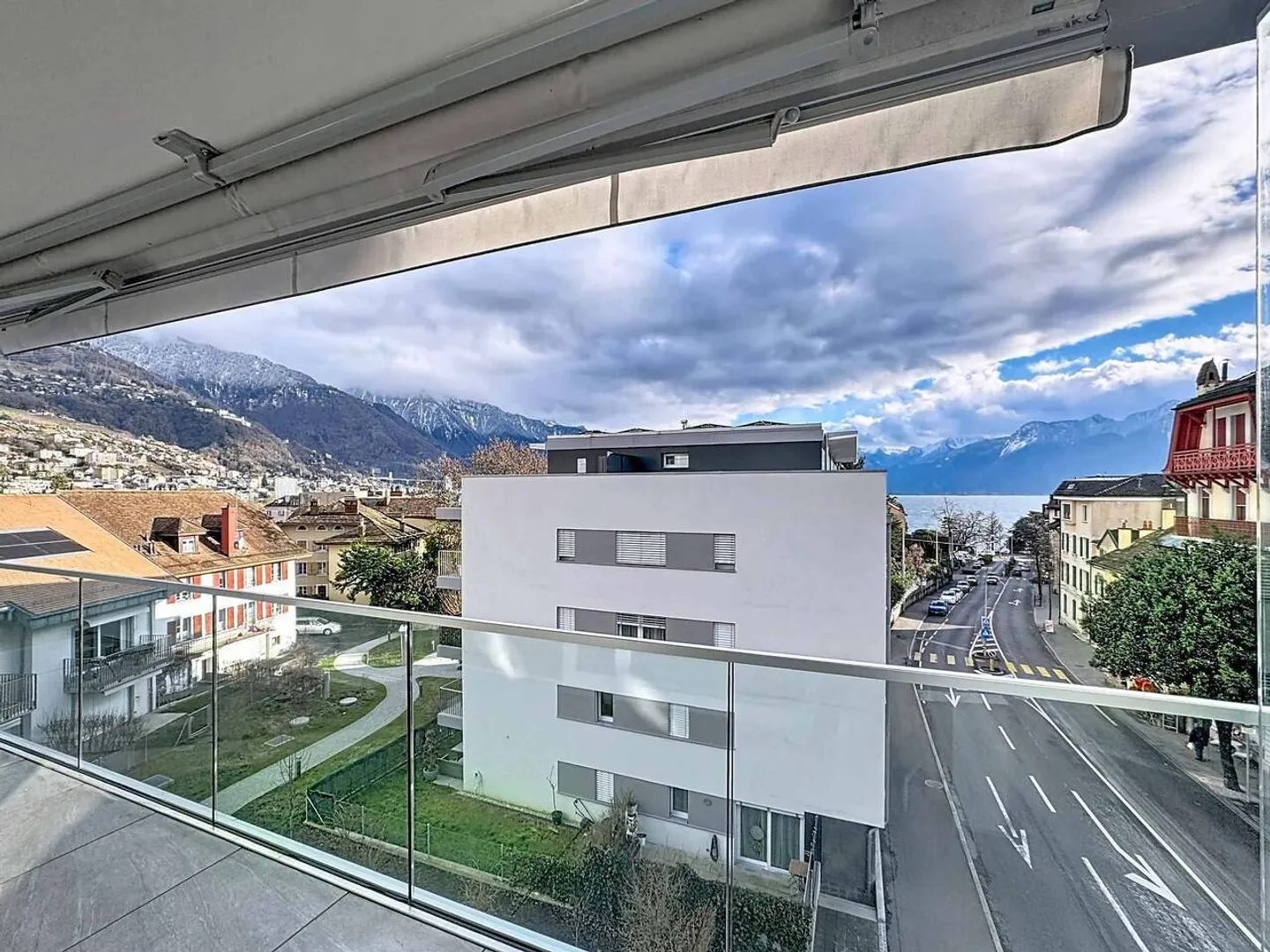 Sehr schöne 3,5-Zimmer-Wohnung mit großem Balkon im 3. Stock - Foto 1 von 12