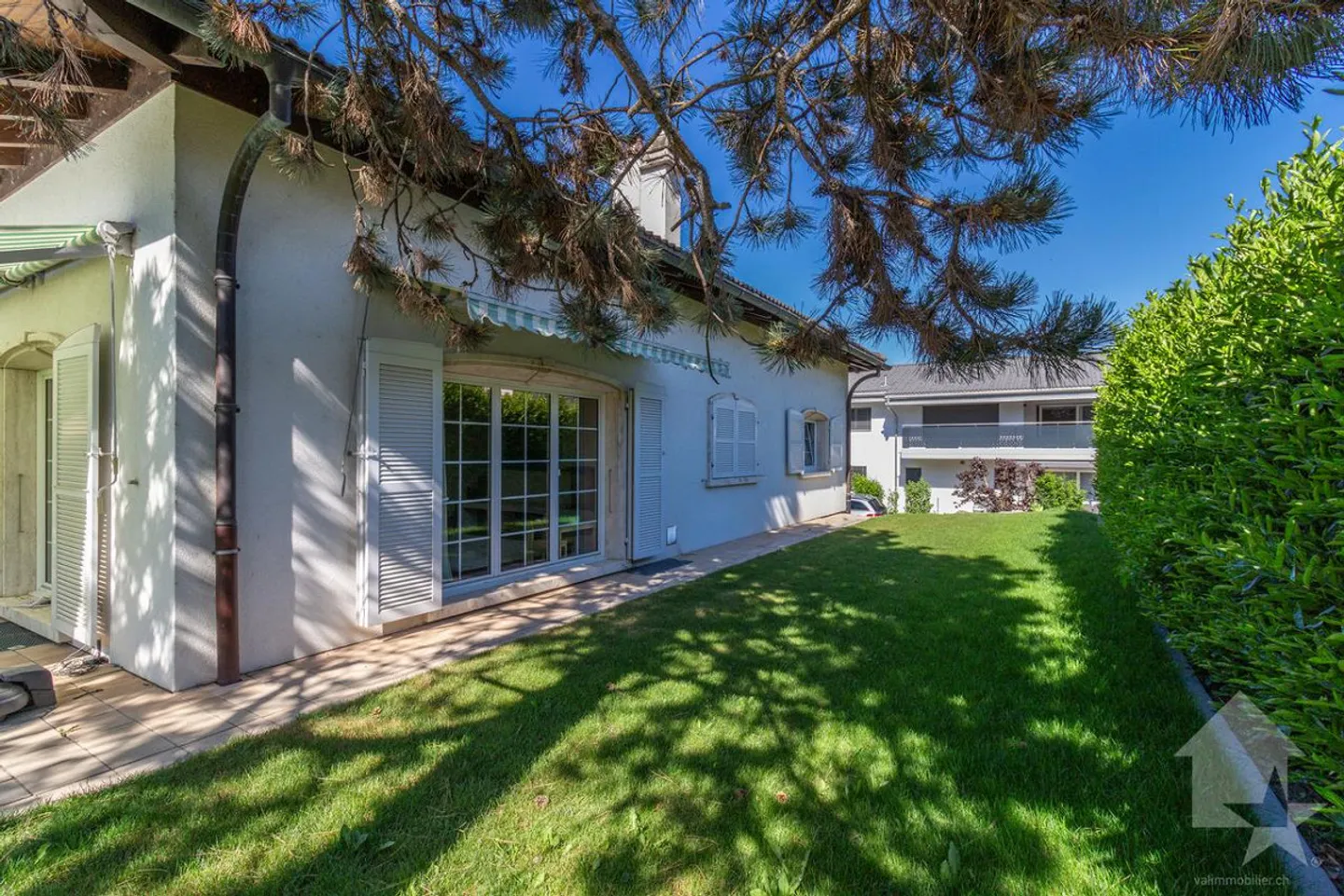 Renovierte 6,5-Zimmer-Villa mit unabhängigem Studio und großem Garten - Foto 3 von 30