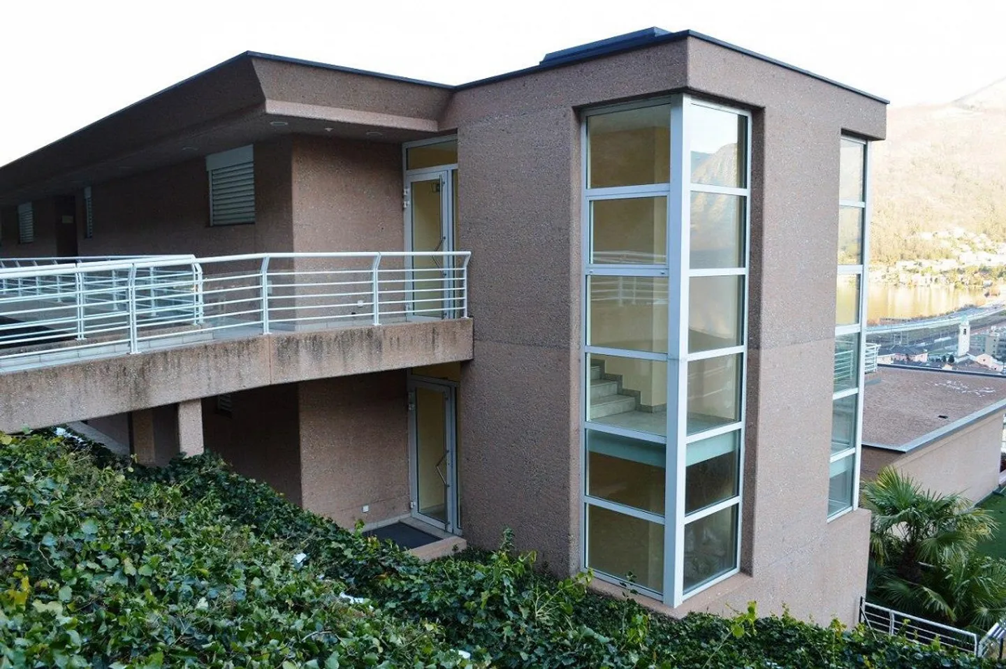 Attico 3,5 camere con splendida terrazza e vista lago - Foto 2 di 10