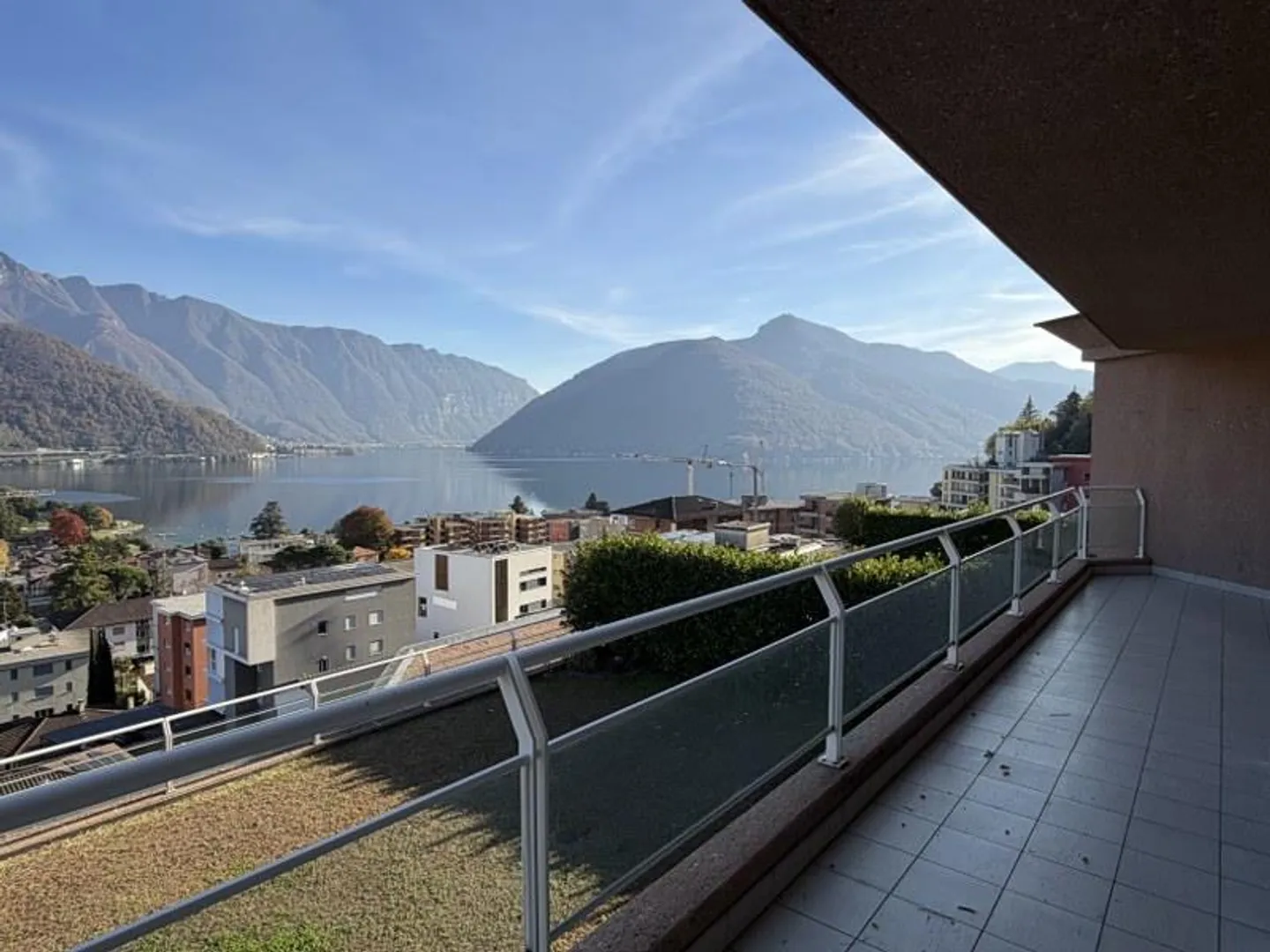 Attico 3,5 camere con splendida terrazza e vista lago - Foto 3 di 10