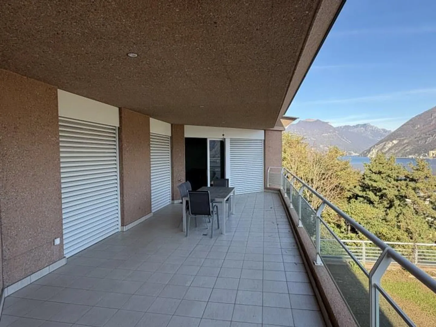 Attico 3,5 camere con splendida terrazza e vista lago - Foto 5 di 10
