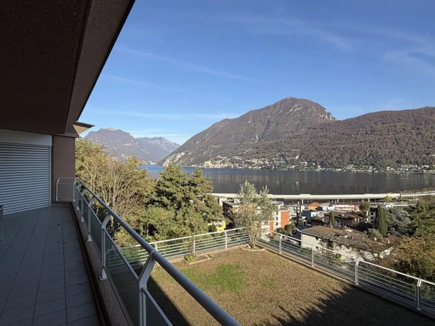Attico 3,5 camere con splendida terrazza e vista lago - Foto 6 di 10