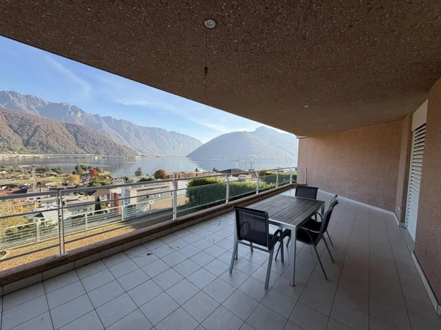 Attico 3,5 camere con splendida terrazza e vista lago - Foto 1 di 10
