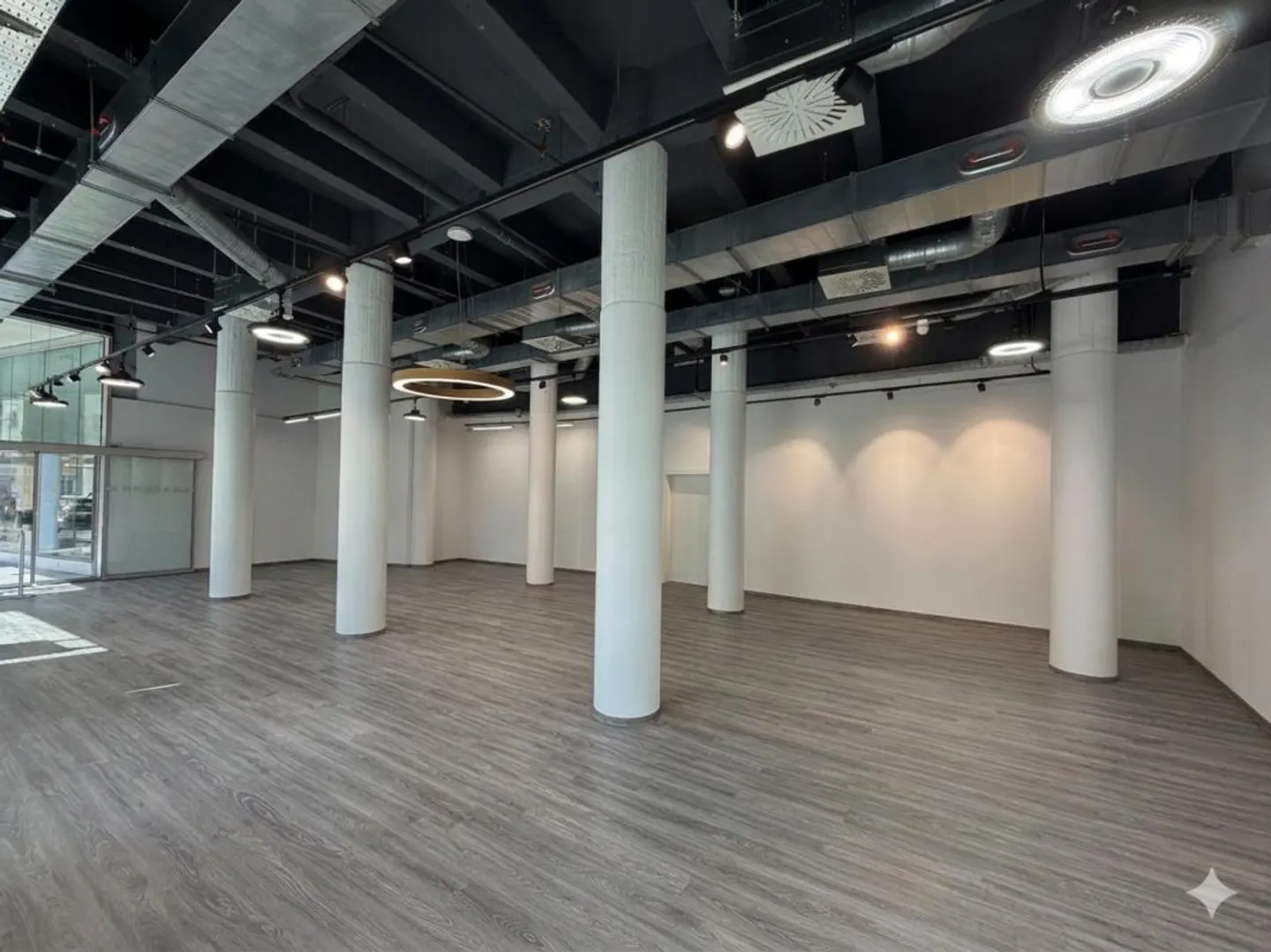 Commercial space of 144m2 in the heart of Lausanne - Photo 5 of 13
