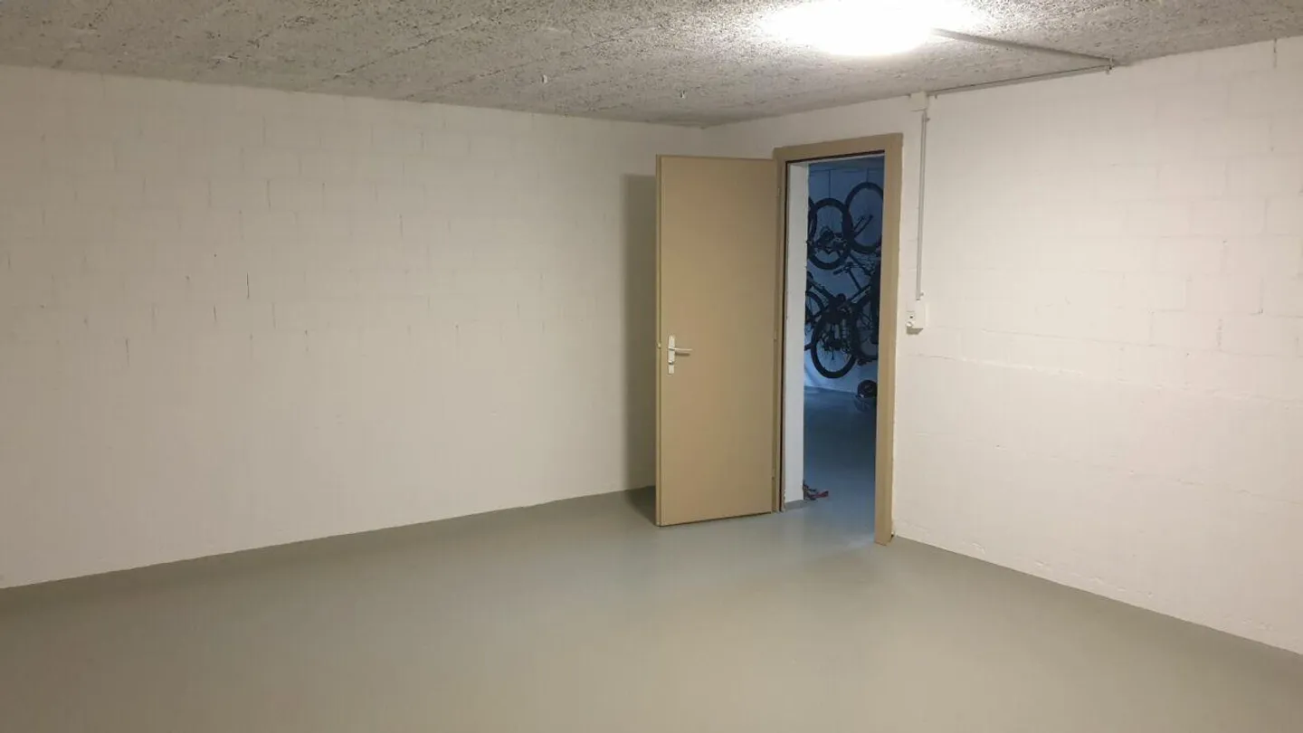 Salle de bricolage et grenier à louer à Abtwil - Photo 2 sur 3