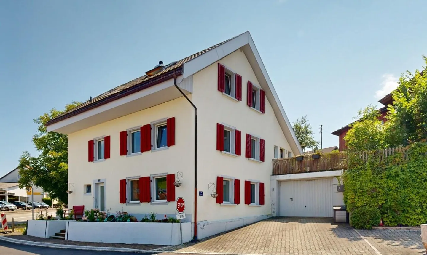 «Einfamilienhaus mit grosszügigem Garten und Einliegerwohnung» - Foto 3 von 13