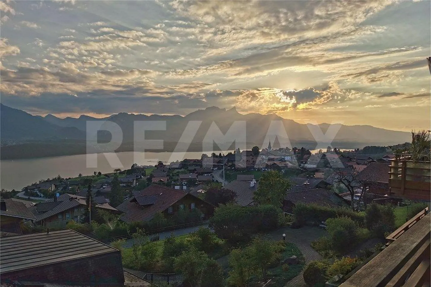 Luxurious Maisonette Apartment in Sigriswil with Mountain and Lake View - Photo 10 of 13