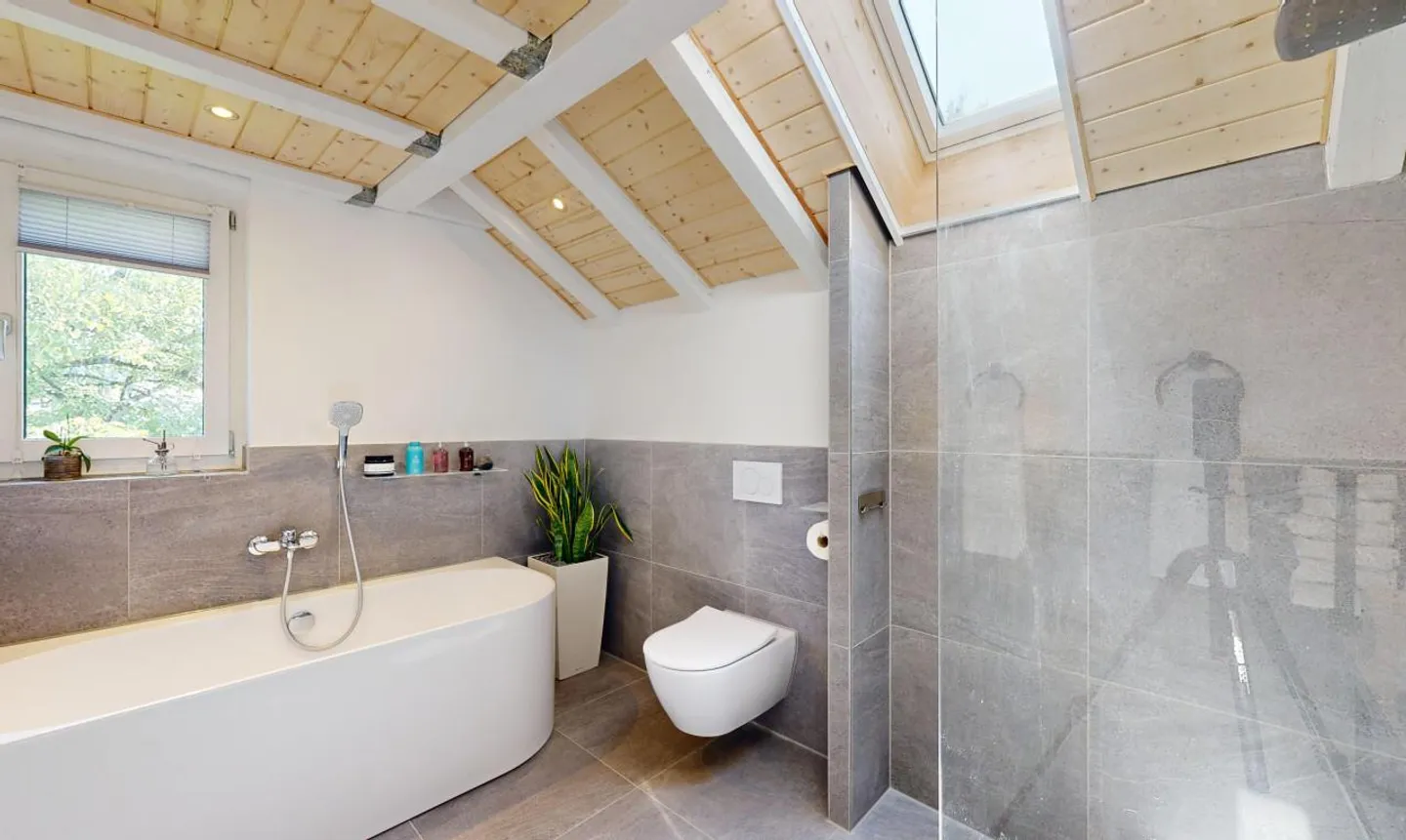 «Einfamilienhaus mit grosszügigem Garten und Einliegerwohnung» - Foto 5 von 13