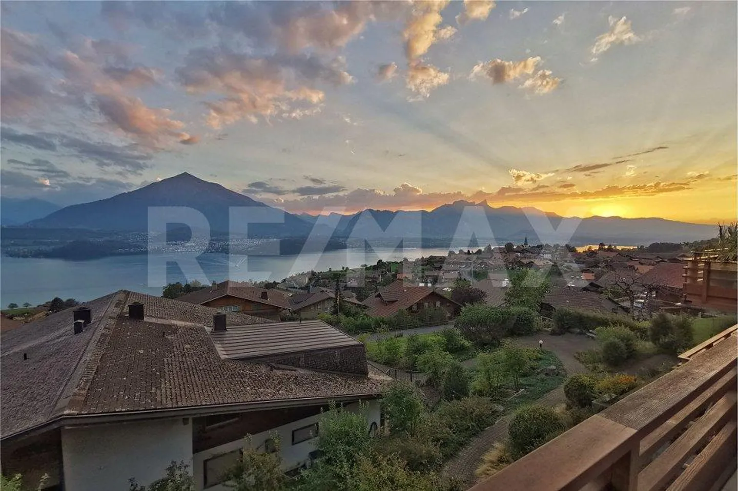 Luxurious Maisonette Apartment in Sigriswil with Mountain and Lake View - Photo 11 of 13