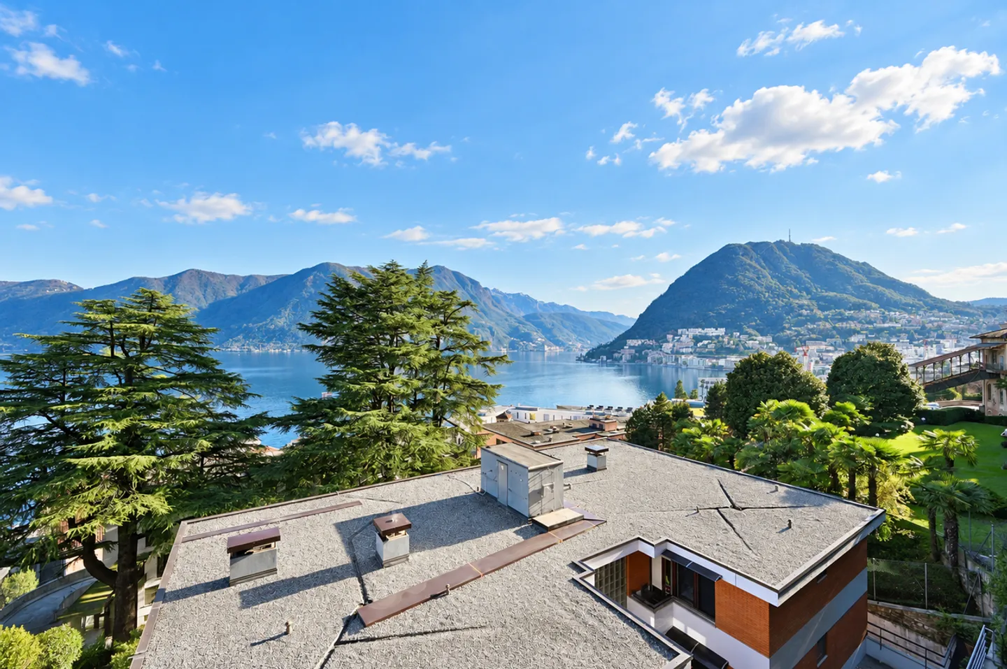 Elegant Apartment with Lake View - Photo 2 of 15