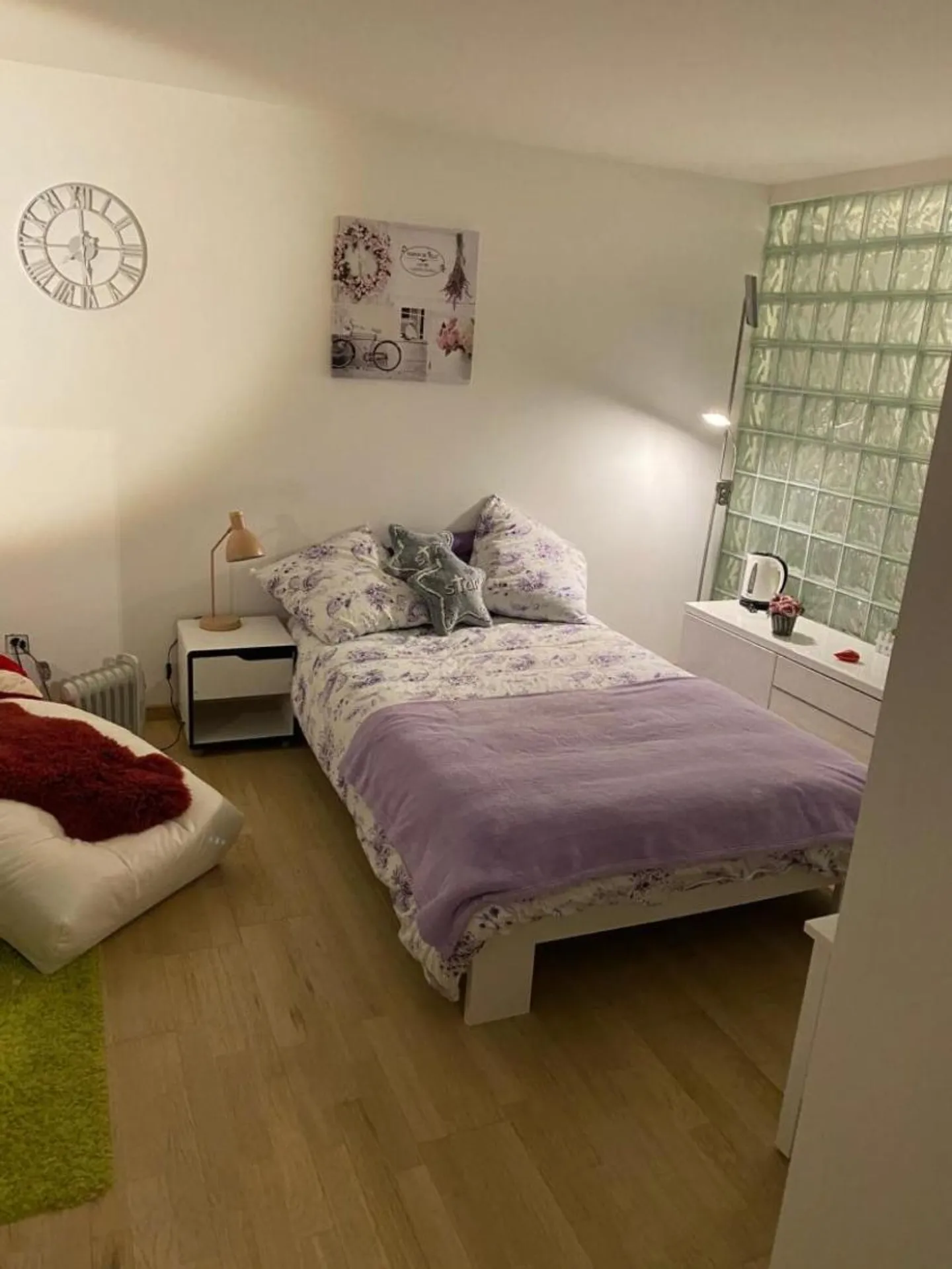 Room for student - Photo 1 of 8