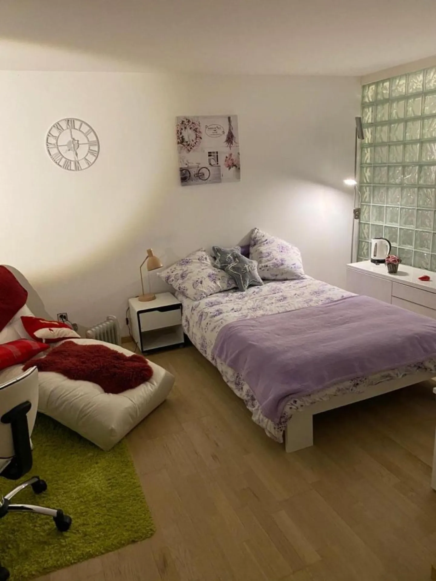 Room for student - Photo 4 of 8