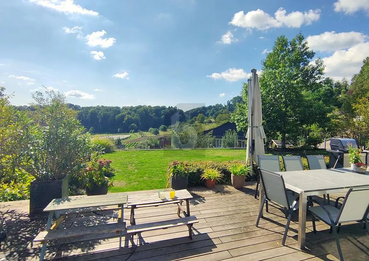 HIGH COMFORT, FAR VIEW, GARAGE FOR SIX CARS - Photo 1 of 6